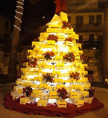 San Giuseppe Jato Inaugurato L Albero Di Natale Fatto Con La Cassette Di Frutta Monreale News Notizie Eventi E Cronaca Su Monreale