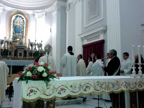 Il sindaco Filippo Di Matteo legge la dedica della città all'Immacolata