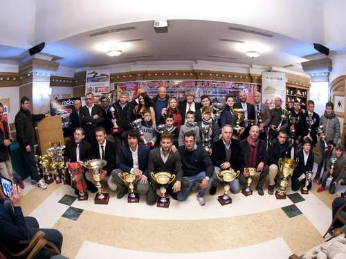 Foto di gruppo per tutti i premiati