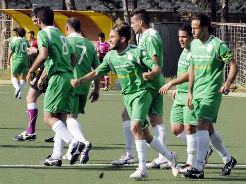 L'esultanza dei giocatori del Dattilo dopo il secondo gol (foto Bova)