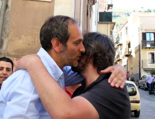 L'abbraccio tra Alberto Arcidiacono e Piero Capizzi