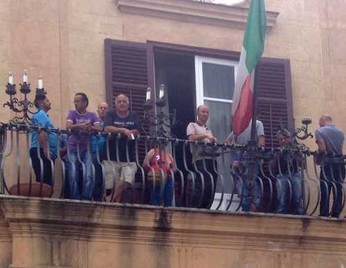 I forestali Sifus occupano il municipio
