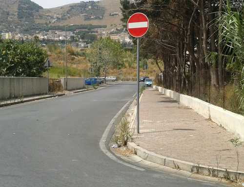 Il divieto d'accesso ripristinato in via Santa liberata