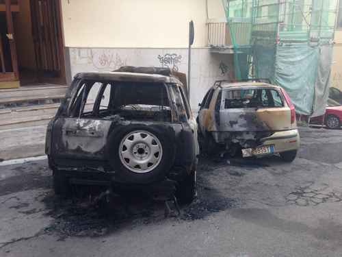 La vettura di Toti Gullo, andata in fiamme