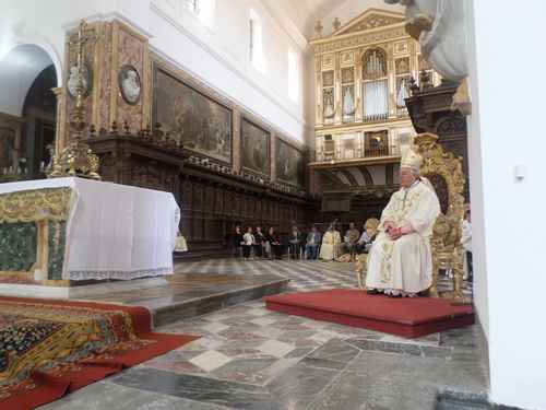 un momento della cerimonia di insediamento del nuovo abate Beda Paluzzi