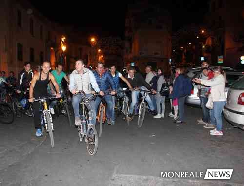 Un momento della pedalata 2015