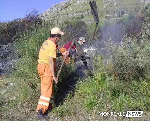 Operai forestali al lavoro a Sagana incendio sagana