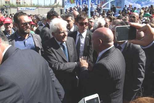 Stretta di mano fra Mannino e Mattarella