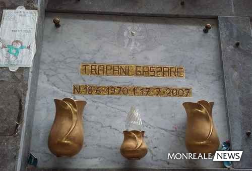 La tomba di Gaspare Trapani senza la foto sulla lapide