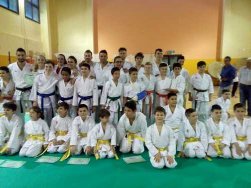 Foto di gruppo per gli atleti della Real Società