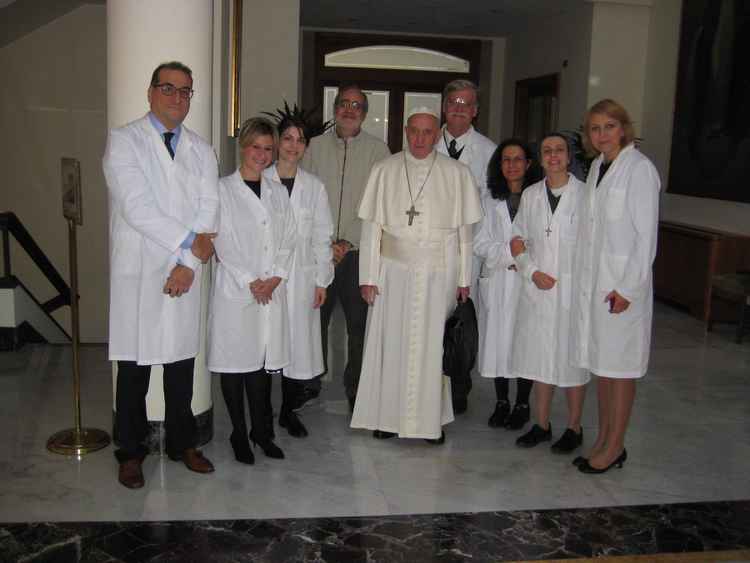 La dottoressa Mariella Milazzo, seconda da sinistra, durante l'incontro con Papa Francesco