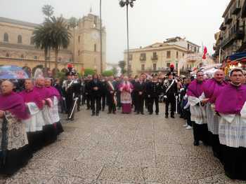 Il corteo che ha preceduto la cerimonia dei Vespri