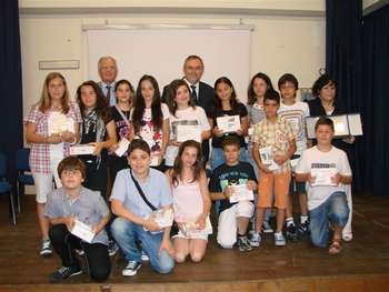 Foto di gruppo per i ragazzi premiati