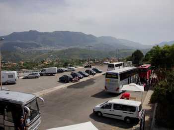 Il parcheggio a valle di via Torres