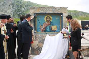La scopertura del Cristo Pantocratore a Portella della Ginestra