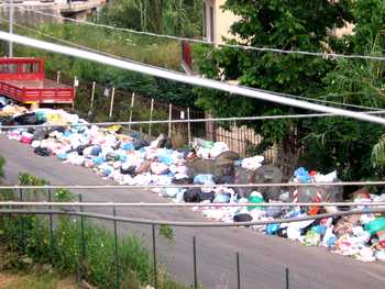 Rifiuti a Fiumelato (foto Bonura)