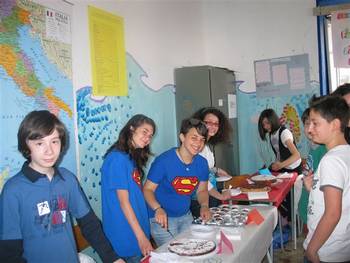 I ragazzi della Guglielmo impegnati in un'iniziativa di solidarietà