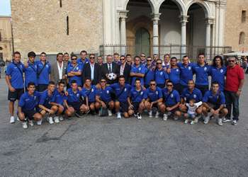 Foto di gruppo a piazza Guglielmo