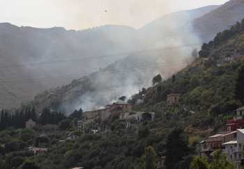 L'incendio nella zona del cimitero