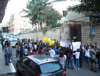 La protesta odierna dei genitori di Pioppo