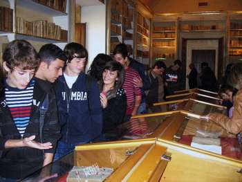 Studenti in visita al 'Fondo Antico'