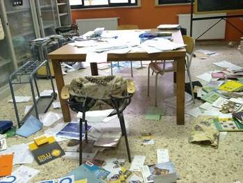L'aula docenti devastata alla Veneziano