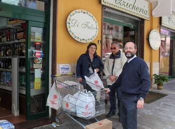 Alcuni volontari della Caritas al lavoro nell'edizione dello scorso anno