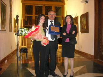 Silvia Vaglica, il sindaco Filippo Di Matteo e l'assessore Lia Giangreco