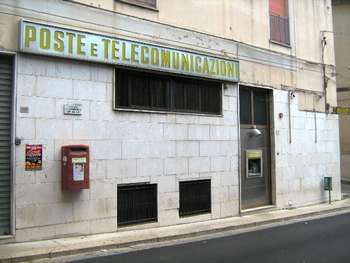 L'ufficio postale di San Giuseppe Jato (foto Leas)