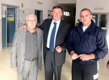 Il dirigente scolastico Luigi Caracausi, Salvino Caputo ed il titolare della ditta Di Maggio