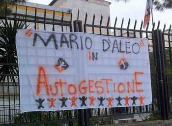Lo striscione esposto alla D'Aleo