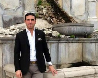 L'assessore Intravaia presso la Fontana ad emiciclo