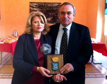 La signora Marianna D'Agostino con il sindaco Filippo Di Matteo