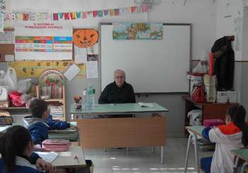 Il dirigente della scuola Morvillo, Luigi Caracausi intervistato in classe