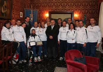Foto di gruppo per gli atleti della Marathon Monreale con Salvo Campanella