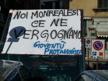Lo striscione realizzato dai ragazzi di Gioventù Protagonista