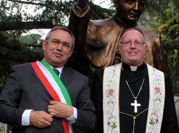 Il sindaco Filippo Di Matteo e l'Abate Salvatore Leonarda in una foto del 2011
