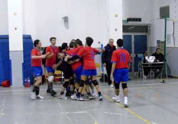 Abbraccio dopo la vittoria per i giocatori della Gi.Ca