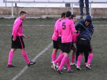 Abbraio dopo il gol per i giocatori del Monreale