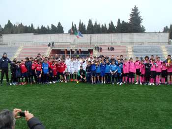 Foto di gruppo tra i partecipanti al torneo