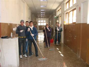 Un gruppo di pulizieri