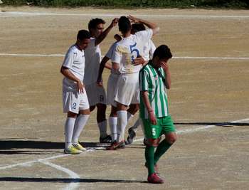 I giocatori del Monreale esultano dopo il gol