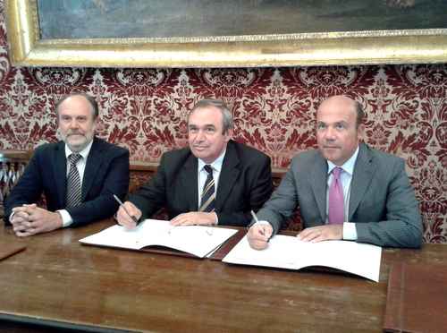 La firma del protocollo d'intesa