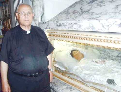 La tomba profanata (foto GdS)