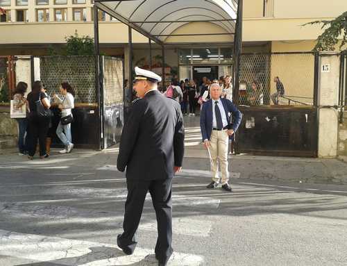 Gli ufficiali Cusimano e Grippi davanti la Novelli