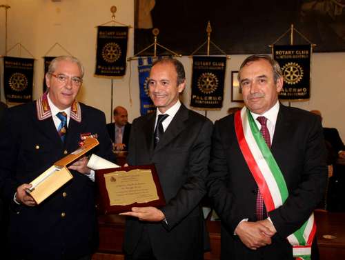 Il presidente dell'Anps Monreale, Santo Gaziano col Prefetto Caruso e il sindaco Di Matteo