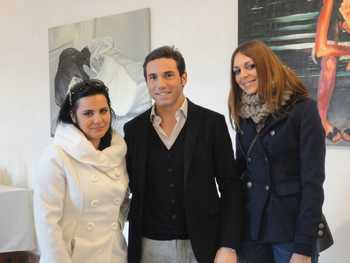 Le due giovani artiste con l'assessore Marco Intravaia