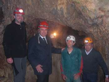 Il sindaco Filippo Di Matteo in visita alla grotte